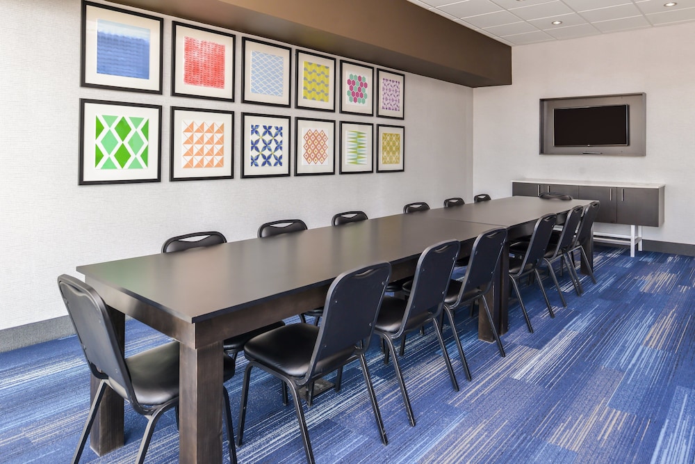 Holiday Inn Express & Suites Kansas City Lee's Summit by IHG - photo 42