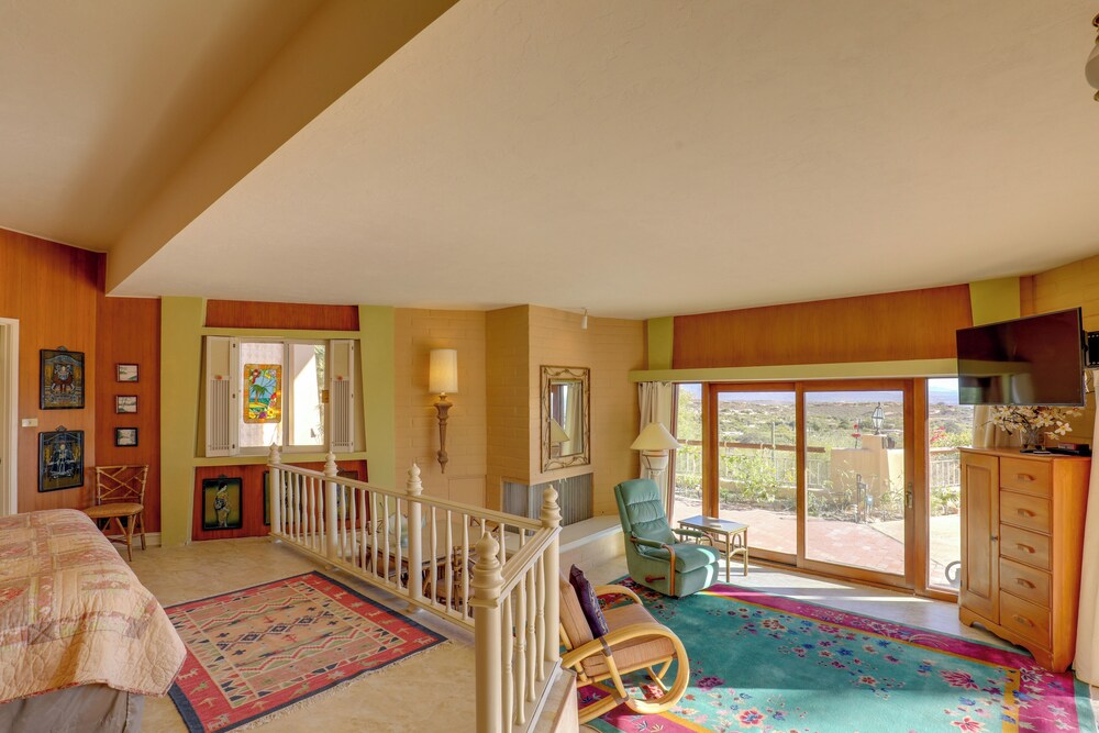 Stunning Views and Pool Hilltop Home in Tucson — 4-Star Luxury Hotel in Tucson, United States