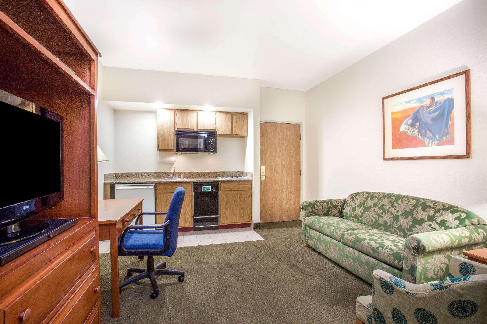Hawthorn Suites by Wyndham Tempe - photo 9