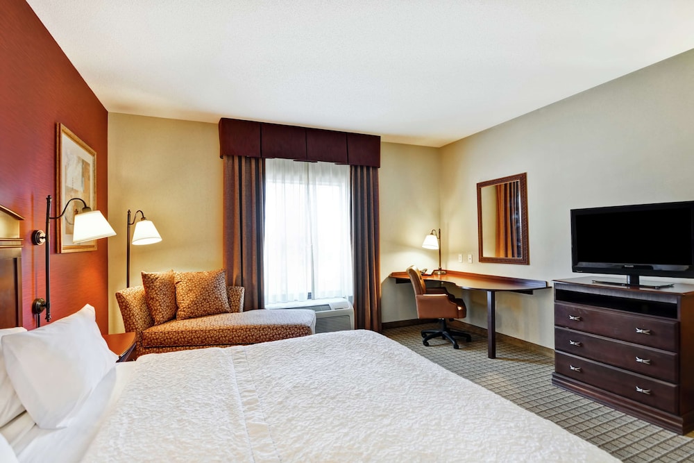 Hampton Inn & Suites Peoria at Grand Prairie IL - photo 22