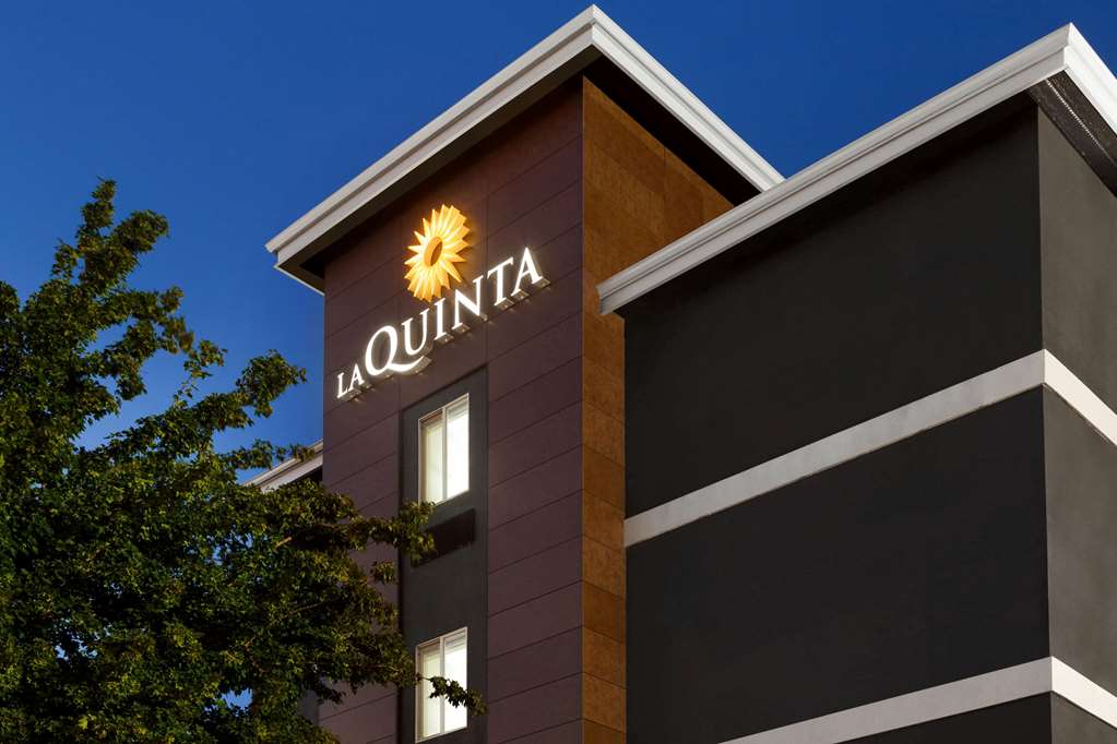 La Quinta Inn & Suites by Wyndham Salem OR - photo 4