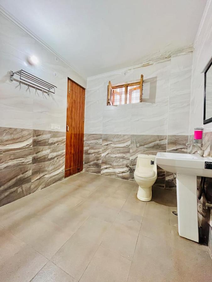 Collection O Exotic Stay in Dehra Dun, India