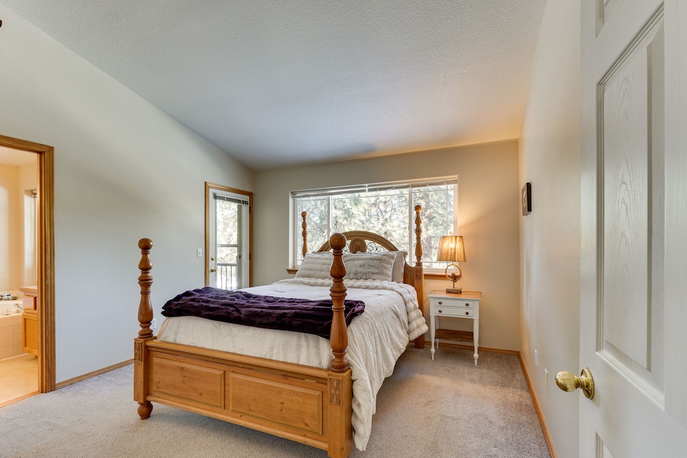 Klamath Falls Townhome w Deck & Resort Amenities - photo 3