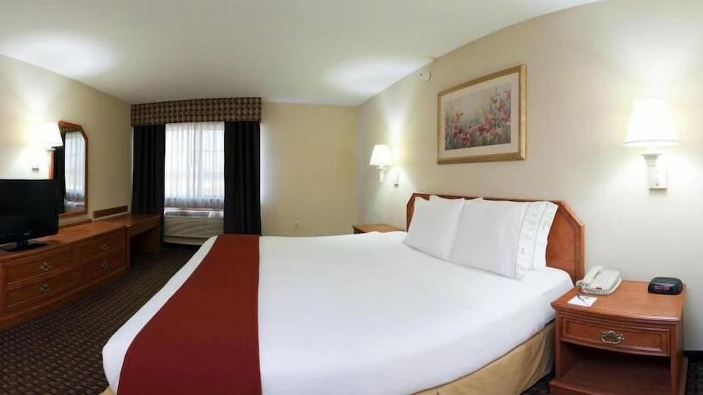 Holiday Inn Express & Suites Bucyrus by IHG - photo 17