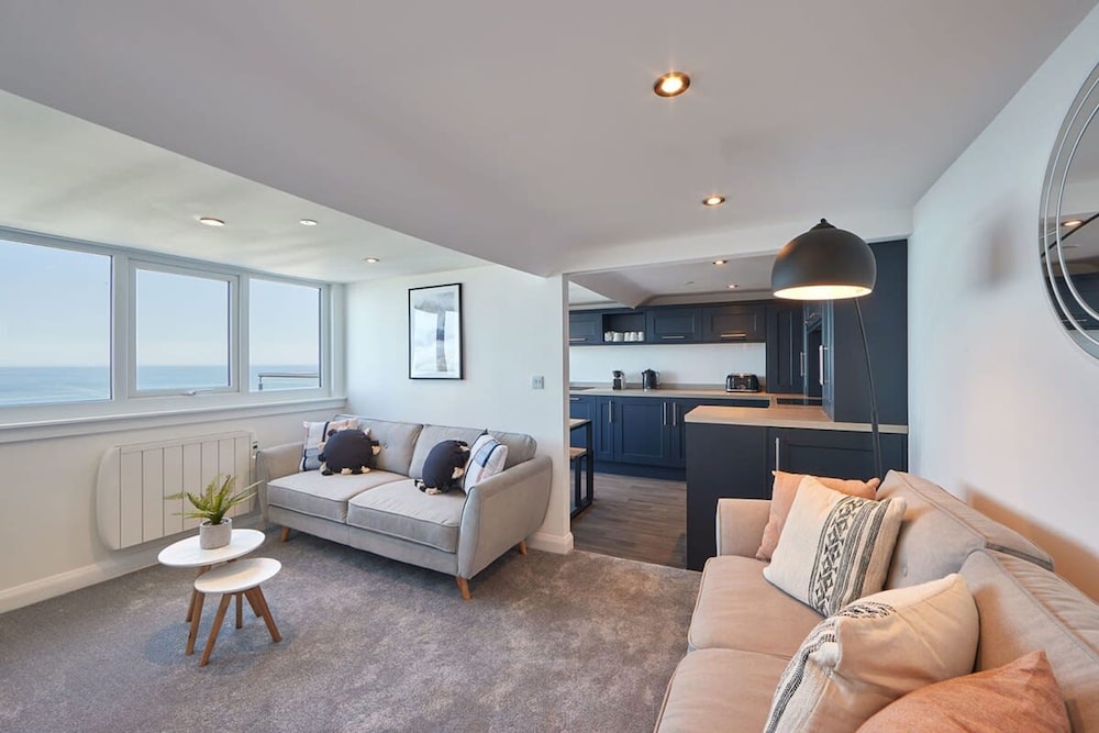 Host & Stay Penthouse Pier View
