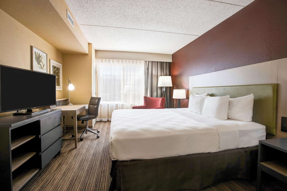 Comfort Inn & Suites St. Paul Northeast - photo 24