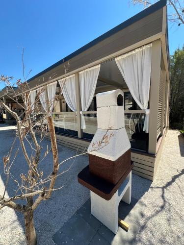 Sunset Serenity Villas with onsite pool and only 3min from beach — 4-Star Luxury Hotel in Pakostane, Croatia
