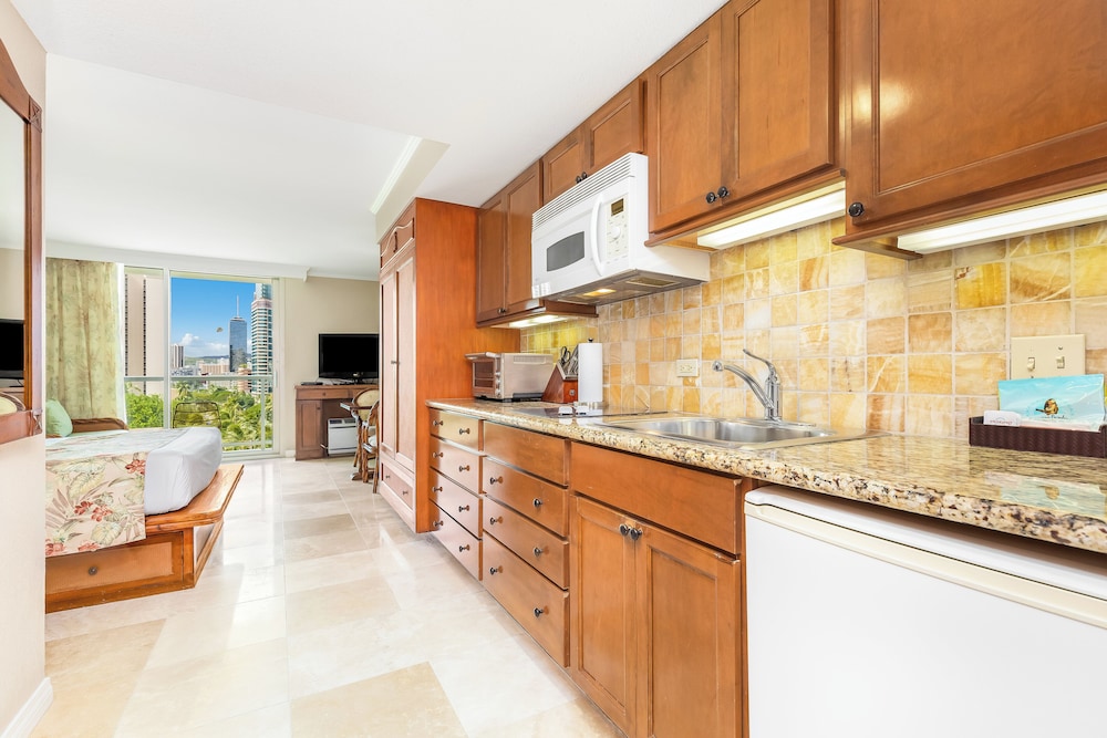 Luana Waikiki Hotel & Suites - photo 93