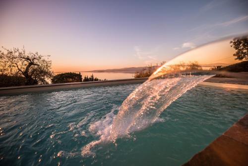 Bianca la Luna amazing villa lakeside view — 4-Star Luxury Hotel in Magione, Italy