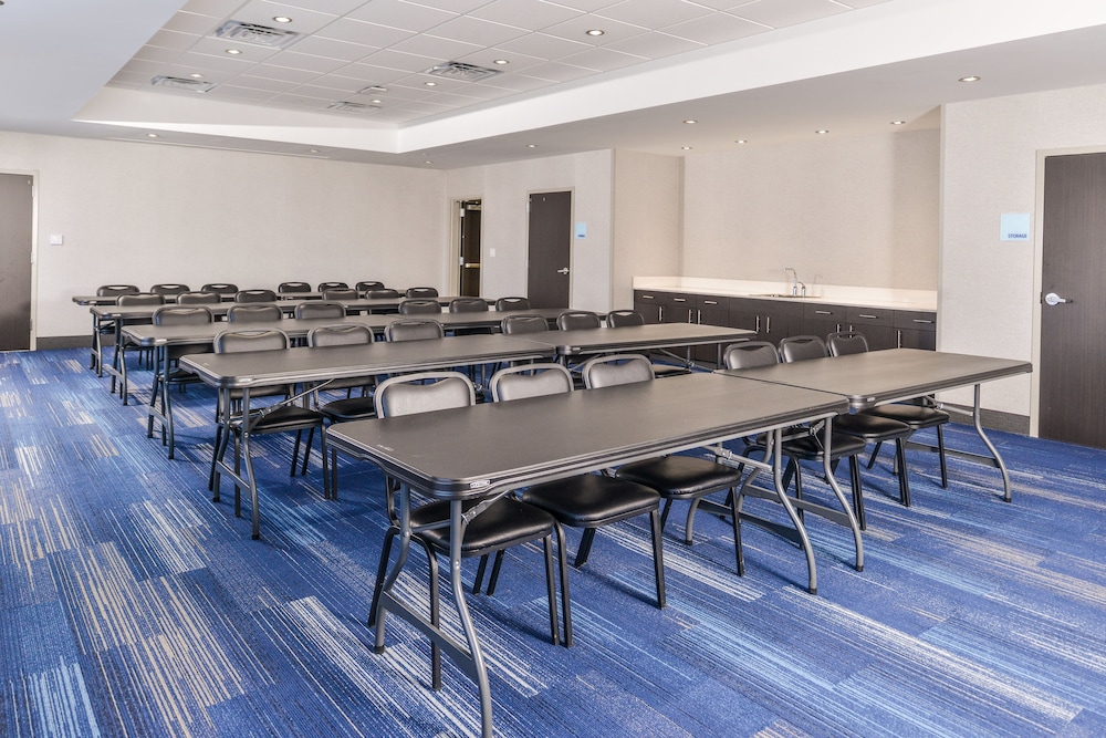 Holiday Inn Express & Suites Kansas City Lee's Summit by IHG - photo 44
