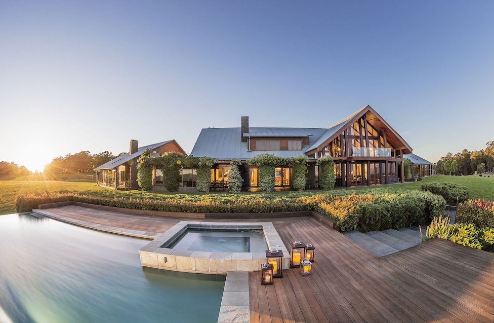 Spicers Peak Lodge — 5-Star Luxury Hotel in Brisbane, Australia