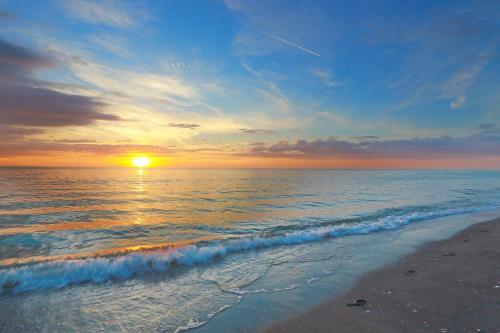Seabreeze Condo B — 4-Star Luxury Hotel in Holmes Beach, United States