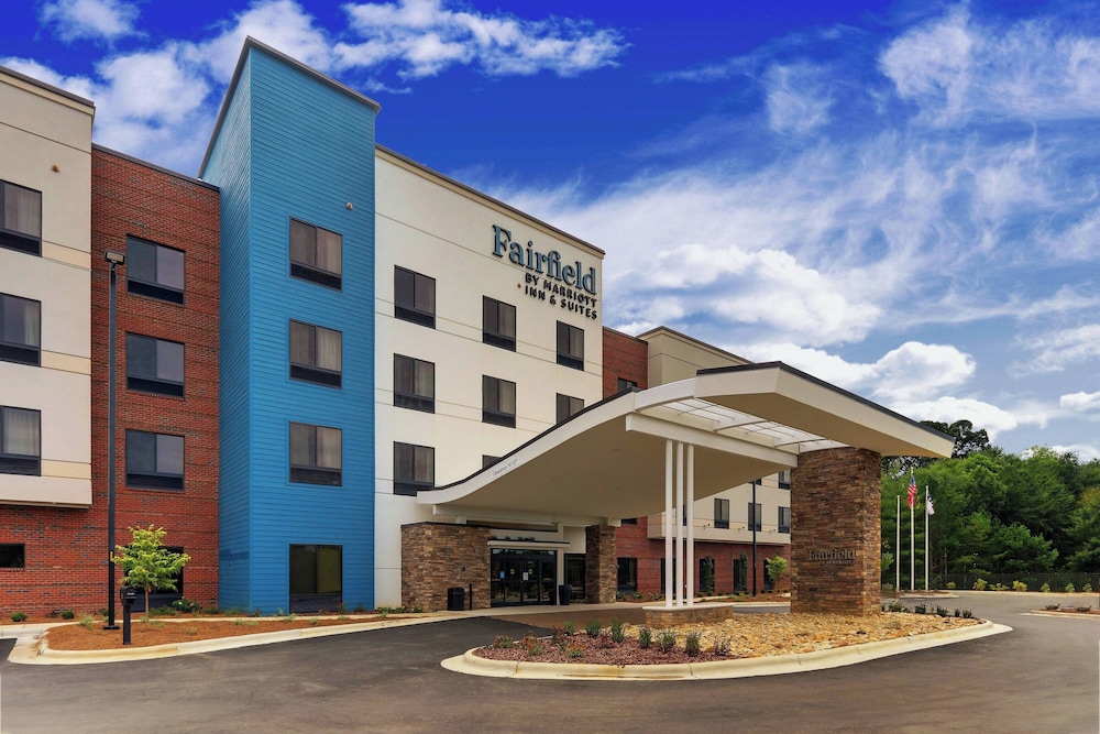 Fairfield Inn & Suites by Marriott Asheville Weaverville - carbon neutral hotel in Weaverville
