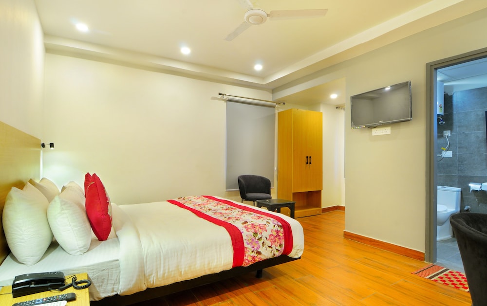 Hotel Red York — Noida — photo 5