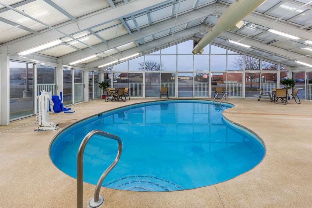 La Quinta Inn & Suites by Wyndham Rockford - photo 9
