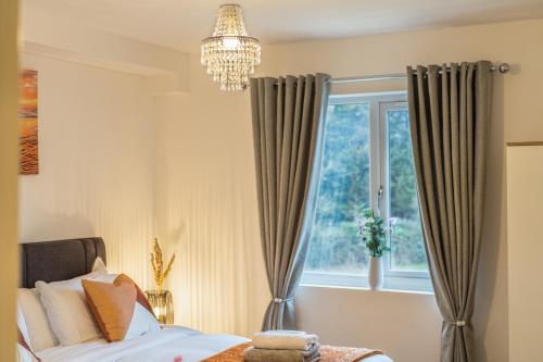 Ashview 2 Heathrow Thorpe Park Free Parking — hotel in Staines
