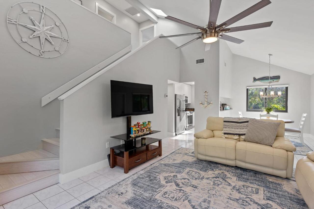 Gorgeous Residence in the Esteemed Sanibel Dunes Community — 4-Star Luxury Hotel in Sanibel, United States