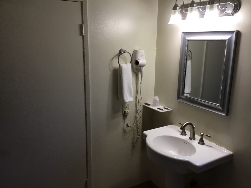Jerry's Motel Oakdale - photo 23