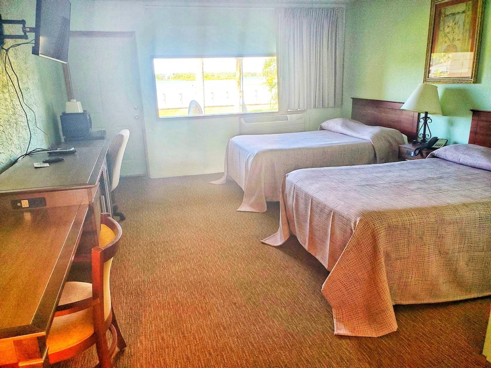 The Port Hotel & Marina - photo 9