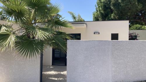 Super Studio Terrasse & Plage - carbon neutral hotel in Unknown City
