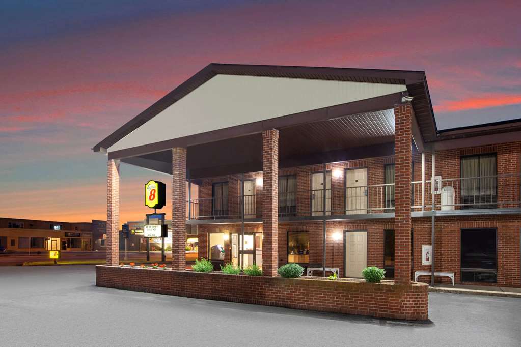Super 8 by Wyndham Sandusky in Sandusky, United States