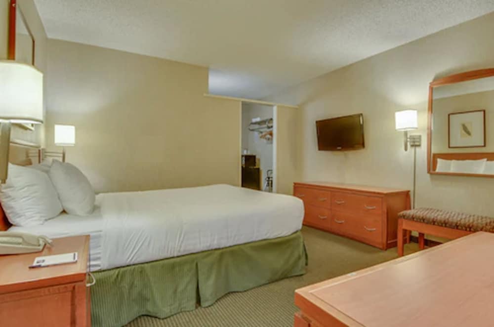 Vagabond Inn Los Angeles at USC - photo 6