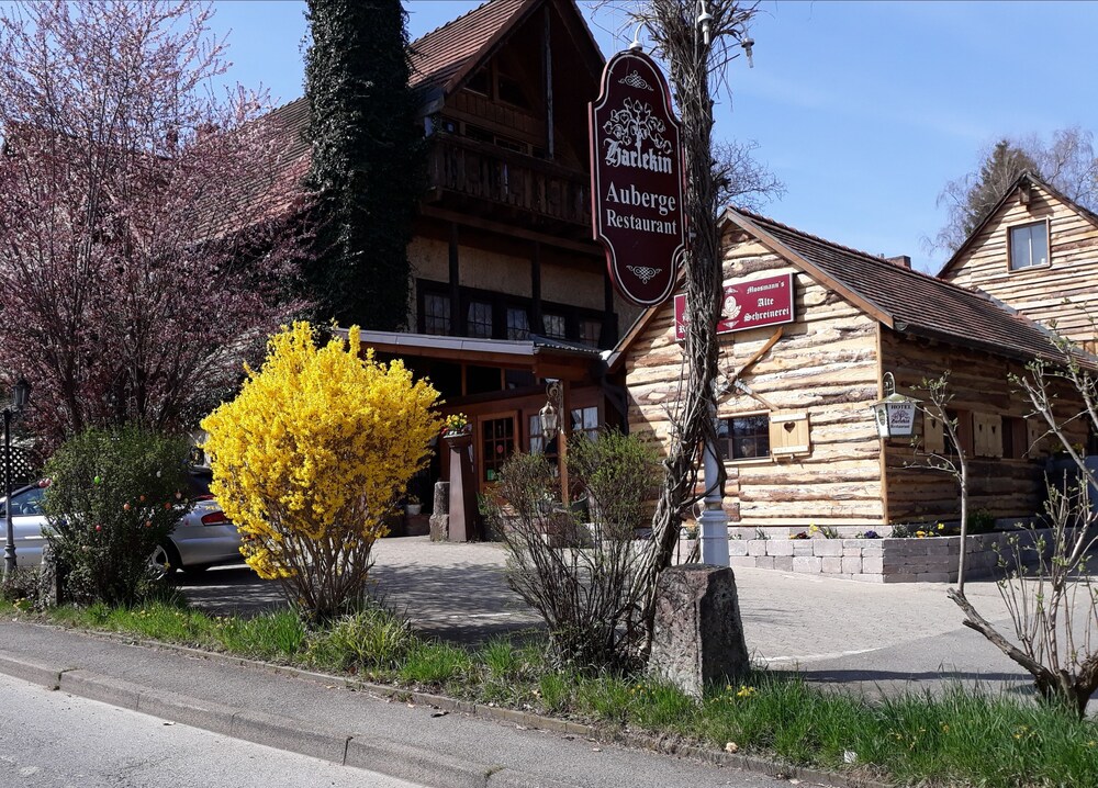 Alte Schreinerei Auberge Harlekin — Singen