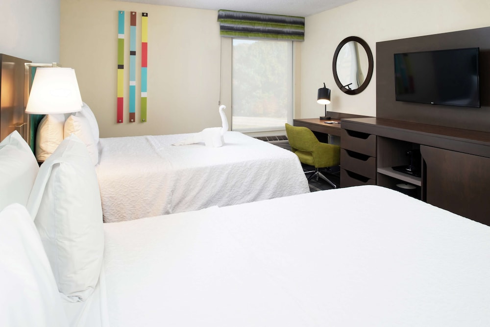 Hampton Inn Greensboro Airport - photo 15