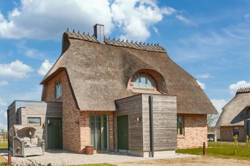 Reetdorf Geltinger Birk Künstlerkate Abendrot in Kappeln, Germany
