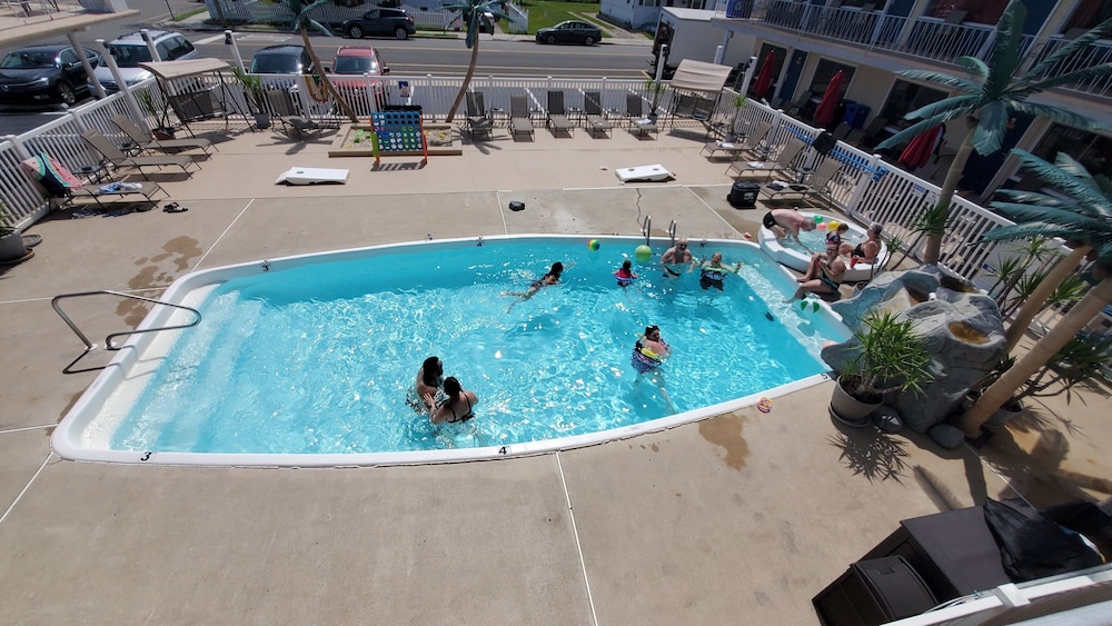 Sandbox Motel - photo 28