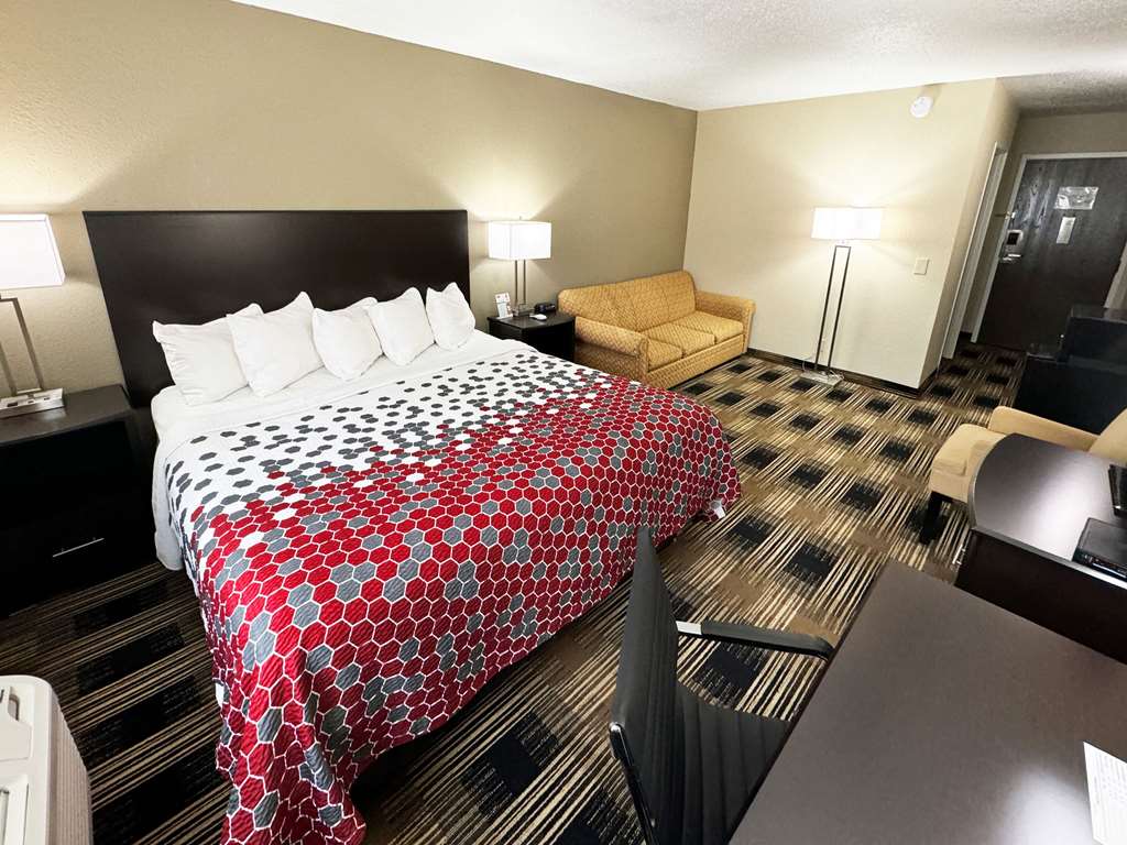 Econo Lodge Wausau Rothschild - photo 10