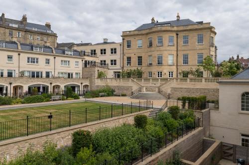 Bath Penthouse with amazing views and lift access — 4-Star Luxury Hotel in Bath, United Kingdom