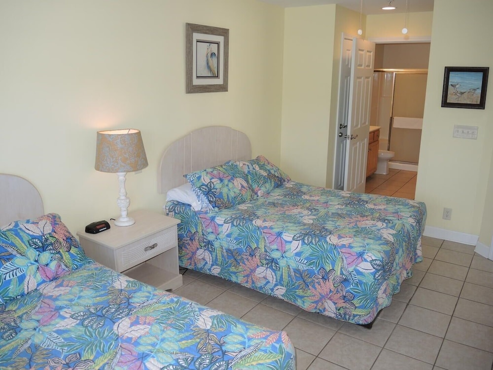 Golf Resort Villa 2607 with Family Friendly Outdoor Pools Onsite by RedAwning - photo 4