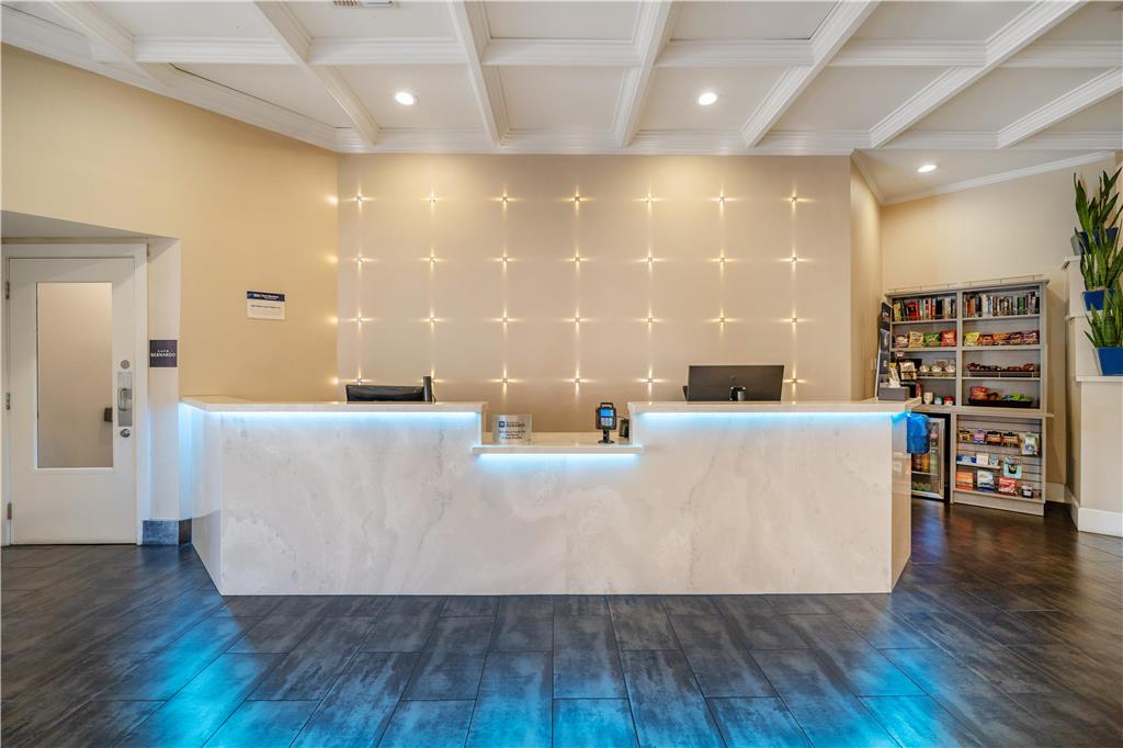 Best Western Plus Palm Court Hotel - photo 12