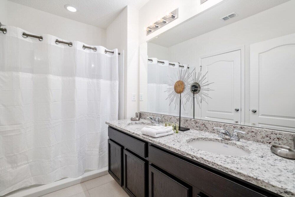 Alluring 7bed 5.5bath Pool Home Solterra Resort - photo 18