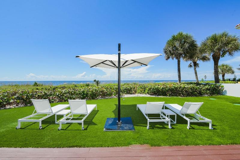 Casey Key Resorts Beachfront - carbon neutral hotel in Nokomis