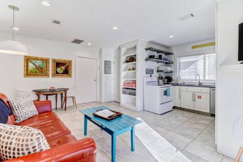 Coastal Cottage 214 Large Ocean View Deck Gas Grill — 4-Star Luxury Hotel in Fernandina Beach, United States