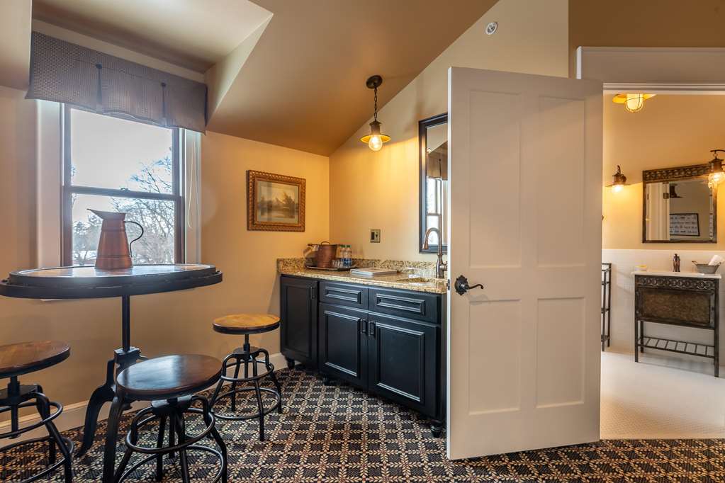 Steele Mansion - photo 9