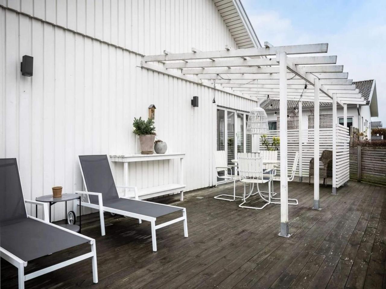 Modern Room Near The Lake 20214829 — Boras