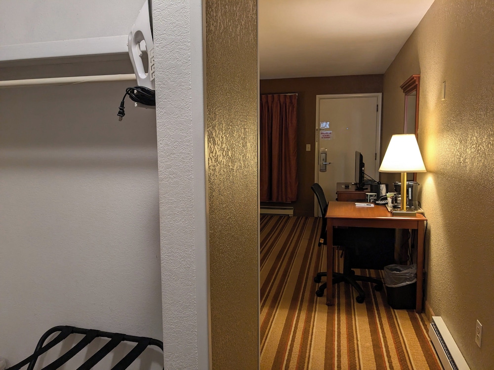 Magnuson Hotel Copper Crown - photo 13