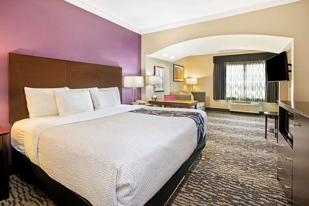 La Quinta Inn & Suites by Wyndham Houston Magnolia - featured photo
