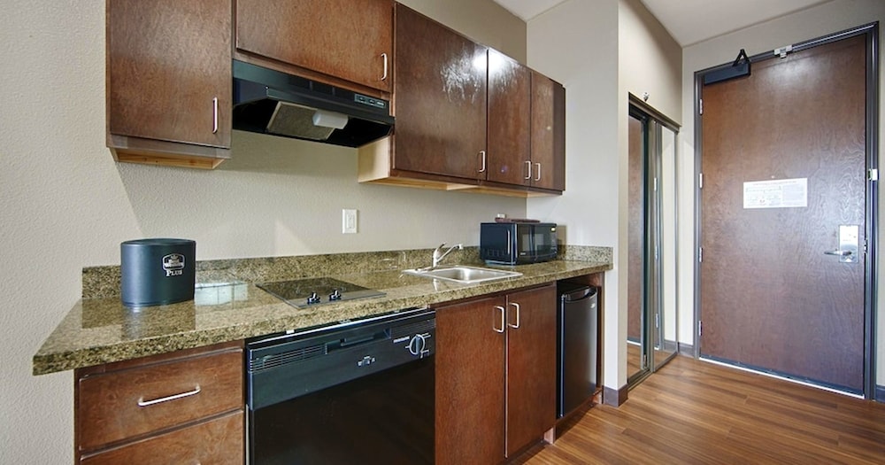 Candlewood Suites Waco by IHG - photo 12