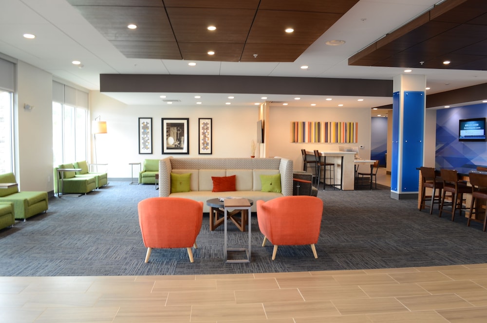 Holiday Inn Express & Suites Charlotte NE University Area by IHG - photo 70