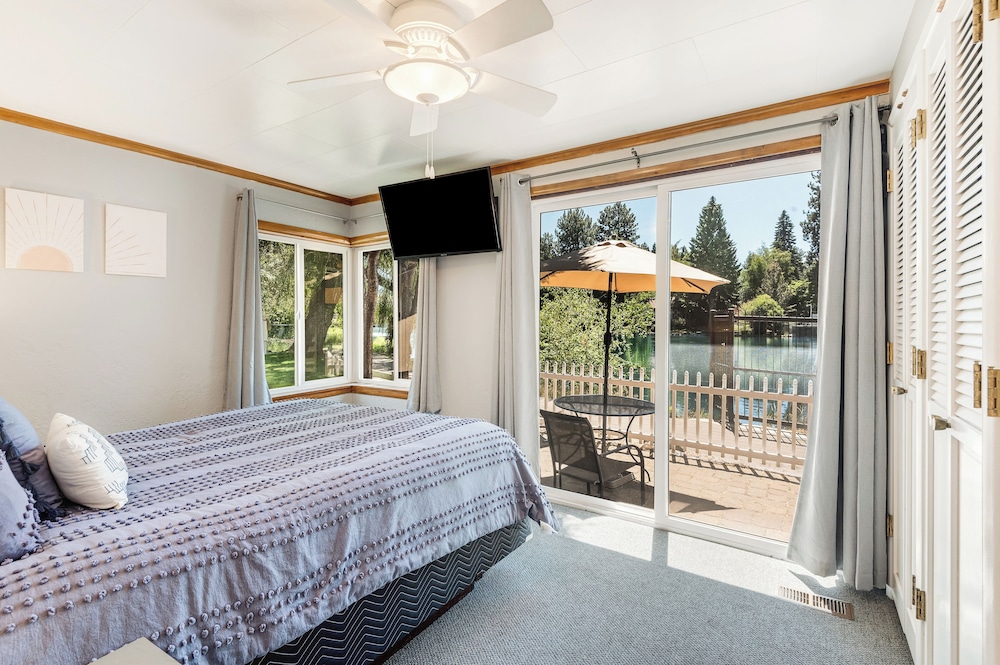Bend Riverside Inn & Suites - photo 107
