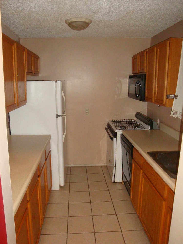 Economy Motel Inn & Suites - photo 13