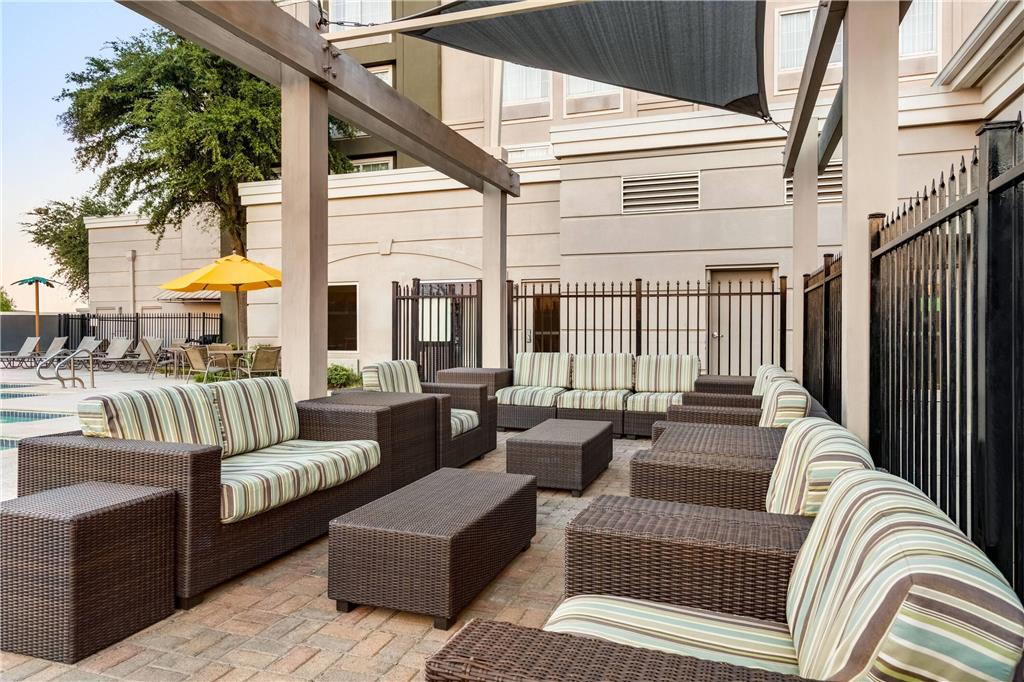 La Quinta Inn & Suites by Wyndham Arlington North 6 Flags Dr - photo 36