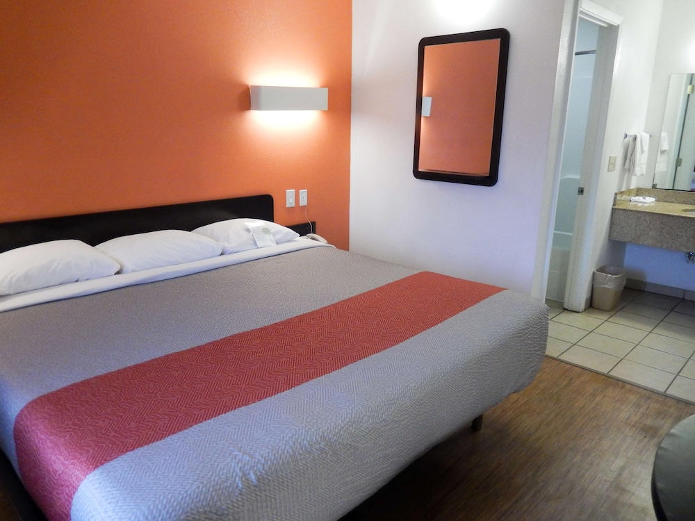 Motel 6 Clute TX - photo 14