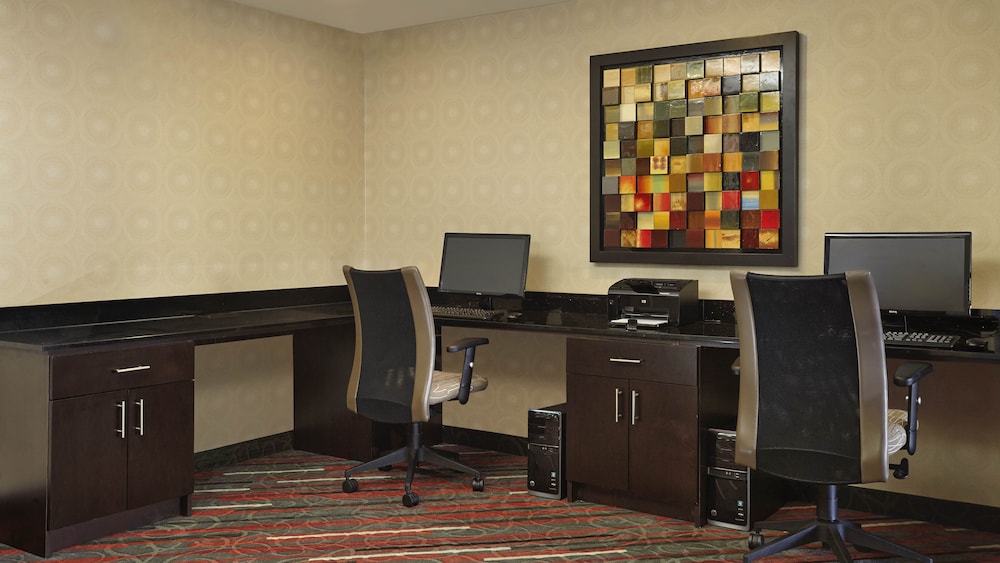 Holiday Inn Express Hotel Naples Downtown 5th Avenue - photo 21