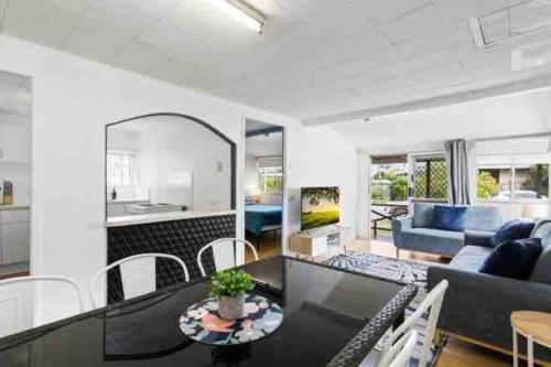 Bayside Living Walk to Water Central location pet-friendly hotel Deception Bay