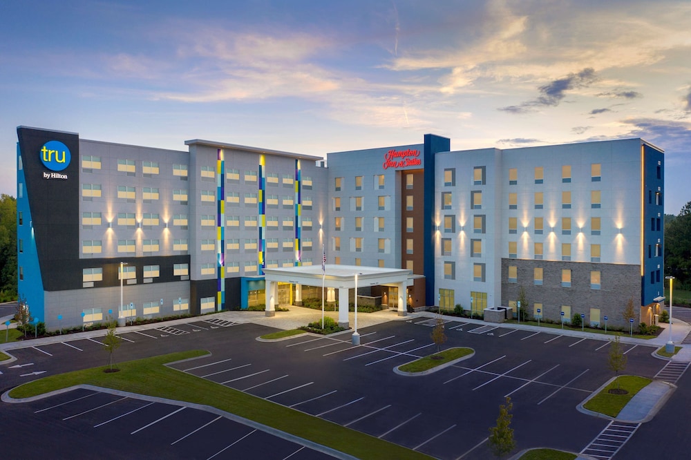 Hampton Inn & Suites Charlotte Airport Lake Pointe - photo 34